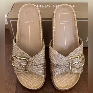Dolce Vita “Sydnee “ slide on woven raffia sandal with gold buckle. Size 7 1/2